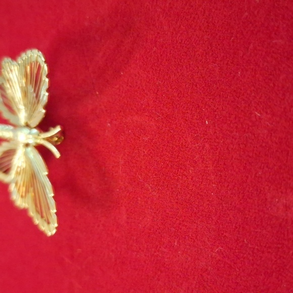 Vintage Monet butterfly brooch gold tone wire wings insect moth jewelry pin - Picture 7 of 10